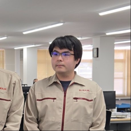 設計部電源設計　Iさん写真１