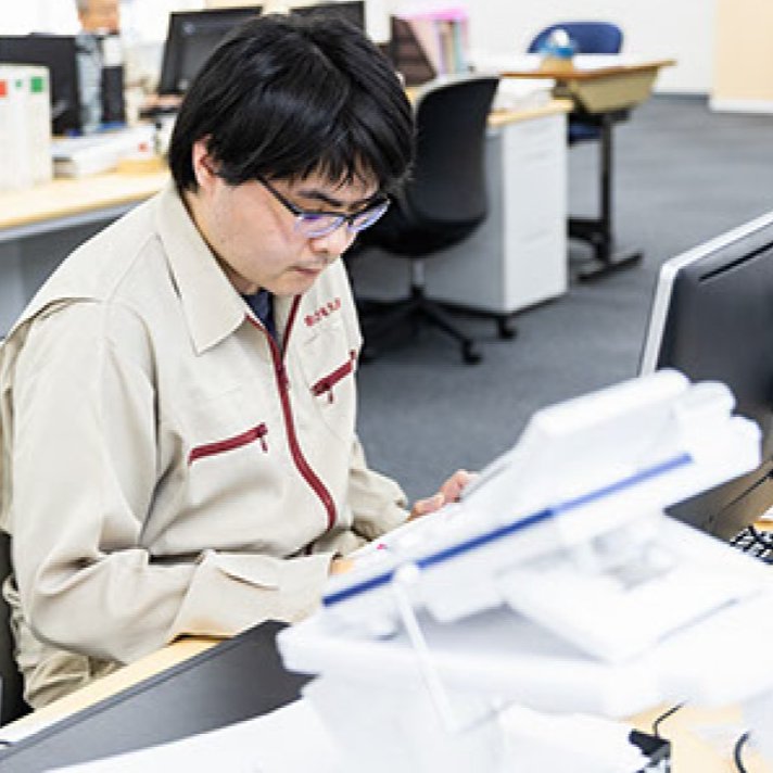 設計部電源設計　Iさん写真２